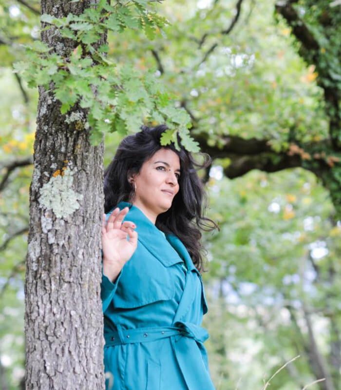 Portrait de Hayat Hakkouch, ostéopathe intuitive et holistique à Hyères