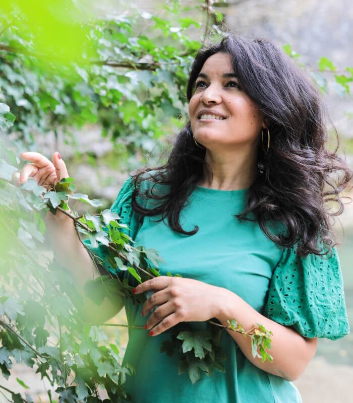 Portrait de Hayat Hakkouch, ostéopathe intuitive et holistique à Hyères